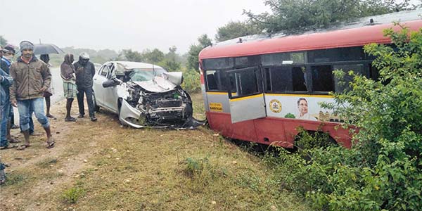 ಬಸ್‍ಗೆ ಕಾರು ಢಿಕ್ಕಿ: ಐವರಿಗೆ ಗಾಯ